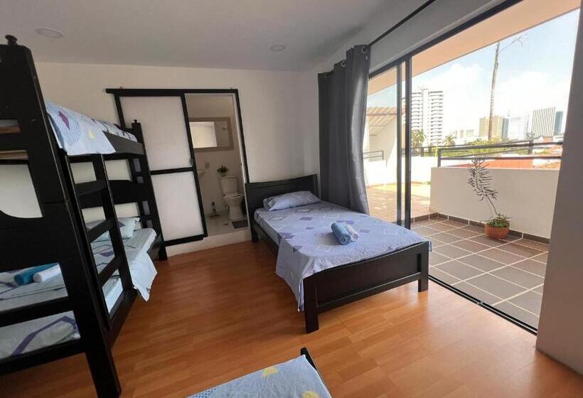 اتاق استاندارد چهار تخته, Epifania Hostel