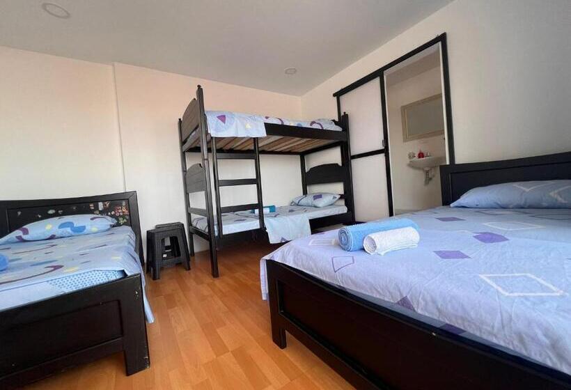 اتاق استاندارد چهار تخته, Epifania Hostel