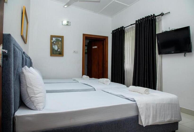 سرير فى غرفة مشتركه, Funk Bunks   By The Lake