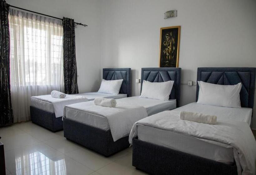 سرير فى غرفة مشتركه, Funk Bunks   By The Lake