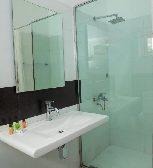 سرير فى غرفة مشتركه, Funk Bunks   By The Lake