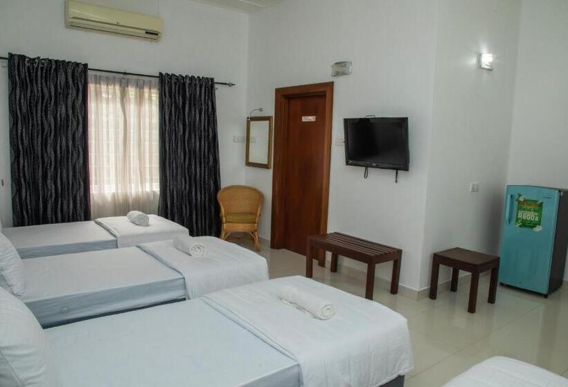 سرير فى غرفة مشتركه, Funk Bunks   By The Lake