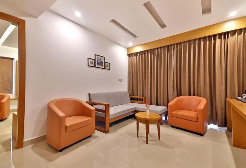 Family Suite, Jomeriya International