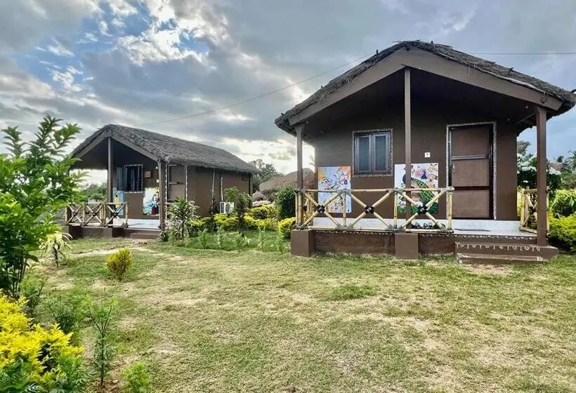 デラックスルーム, Leo Woods Hampi River View