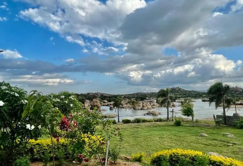 デラックスルーム, Leo Woods Hampi River View