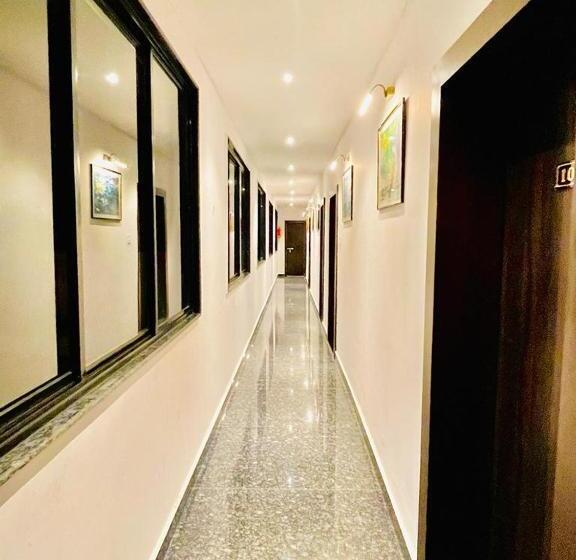 סוויטה משפחתית, Saluja Primeland