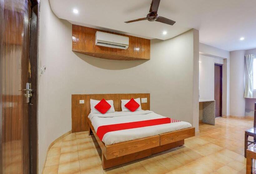 اتاق کلاسیک سه تخته, Oyo Hotel Roshni