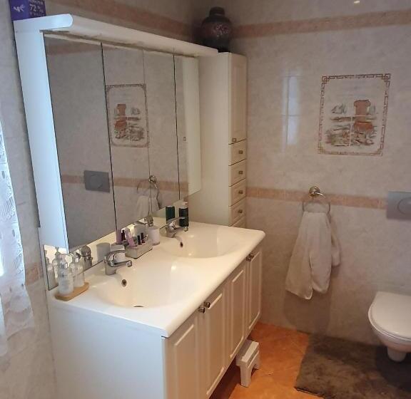 غرفة قياسية رباعية, Room In Bb   Nathalies Home   2 Bedrooms Breakfast