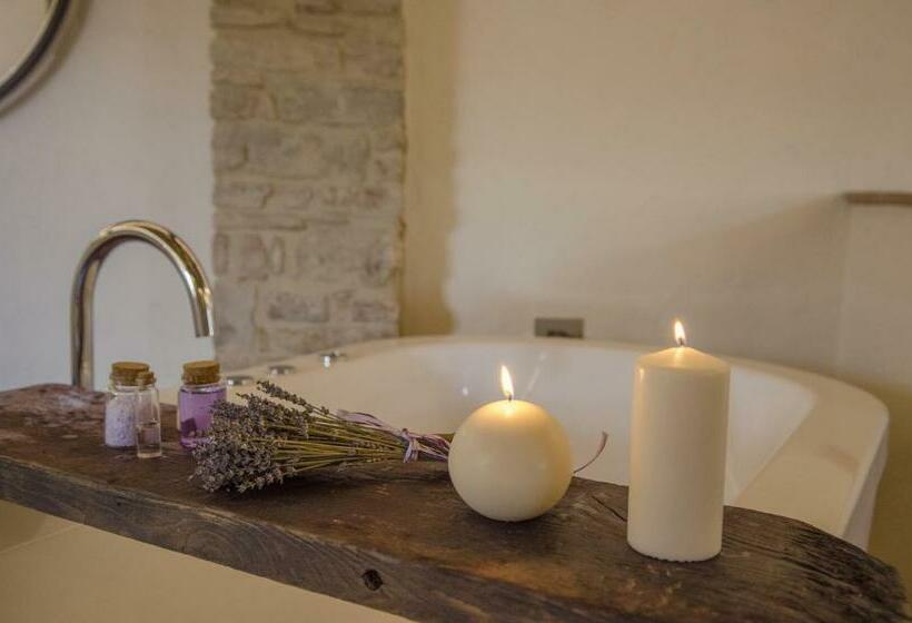 جناح مزود بجاكوزى, Tuttomio Suite Con Idromassaggio