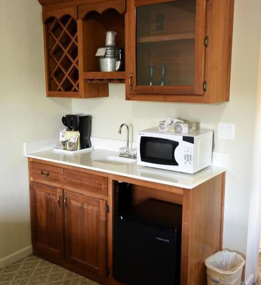 جناح مطلّ علي الجبل, Heidi Motel   Helen