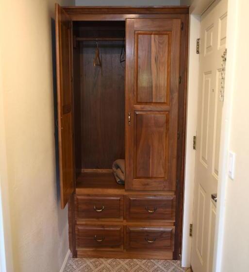 جناح مطلّ علي الجبل, Heidi Motel   Helen