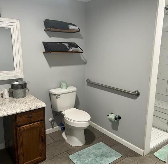 غرفة قياسية لذوى الاحتياجات الخاصة, Heidi Motel   Helen