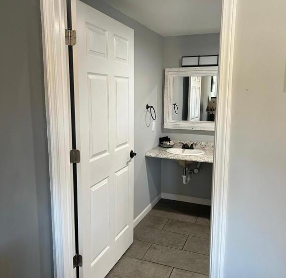 غرفة قياسية لذوى الاحتياجات الخاصة, Heidi Motel   Helen