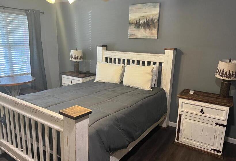 غرفة قياسية لذوى الاحتياجات الخاصة, Heidi Motel   Helen