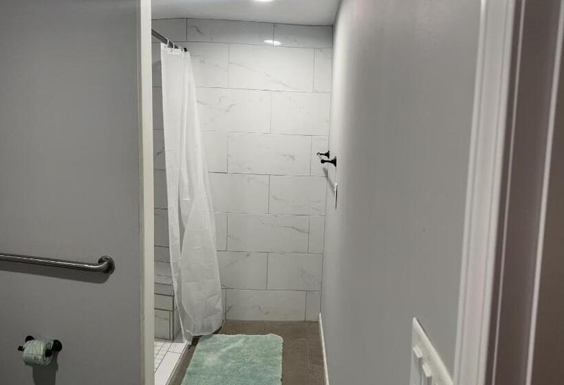 غرفة قياسية لذوى الاحتياجات الخاصة, Heidi Motel   Helen