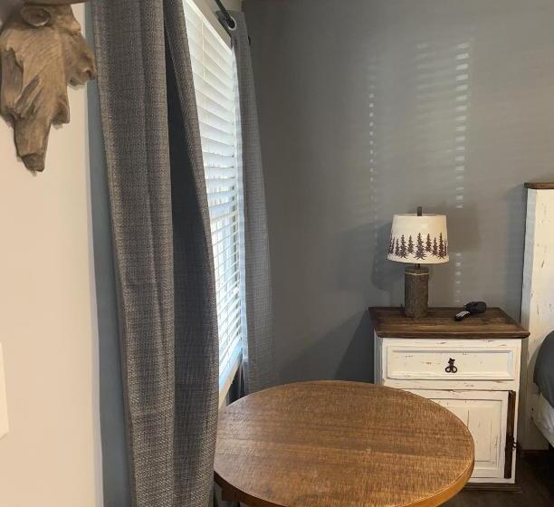 غرفة قياسية لذوى الاحتياجات الخاصة, Heidi Motel   Helen