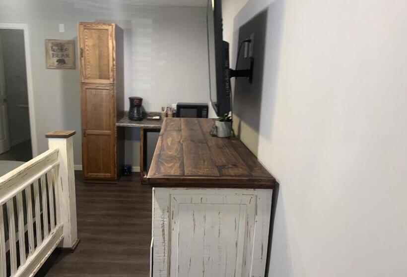 غرفة قياسية لذوى الاحتياجات الخاصة, Heidi Motel   Helen