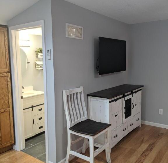 غرفة ديلوكس سرير كينج, Heidi Motel   Helen