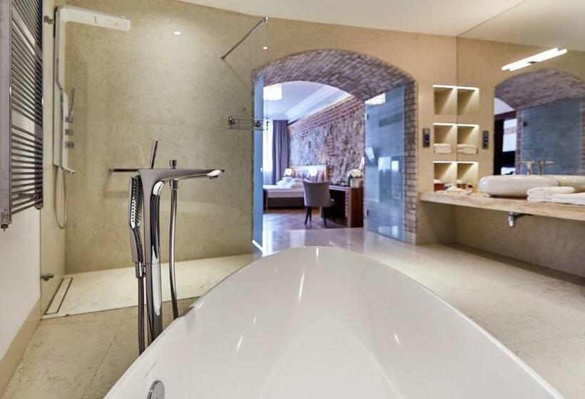 سوییت لوکس, Alter