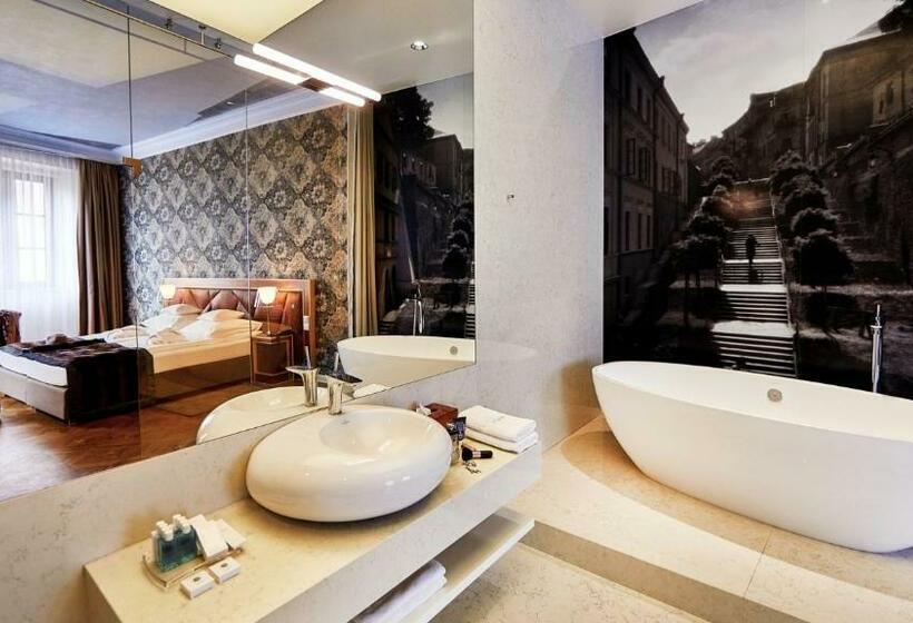 سوئیت با بالکن, Alter