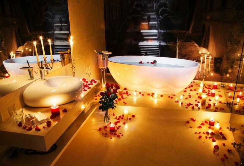 سوئیت با بالکن, Alter