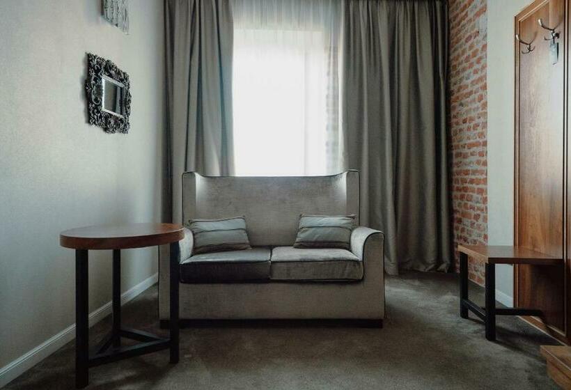 اتاق لوکس, Alter