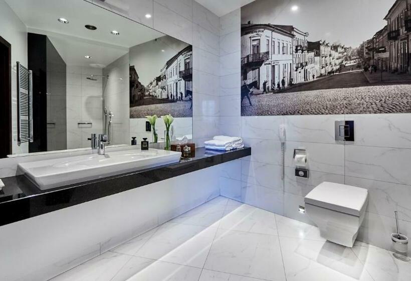 اتاق لوکس, Alter