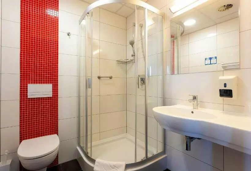 Basic Kolmen Hengen Huone, Aqua Zdrój
