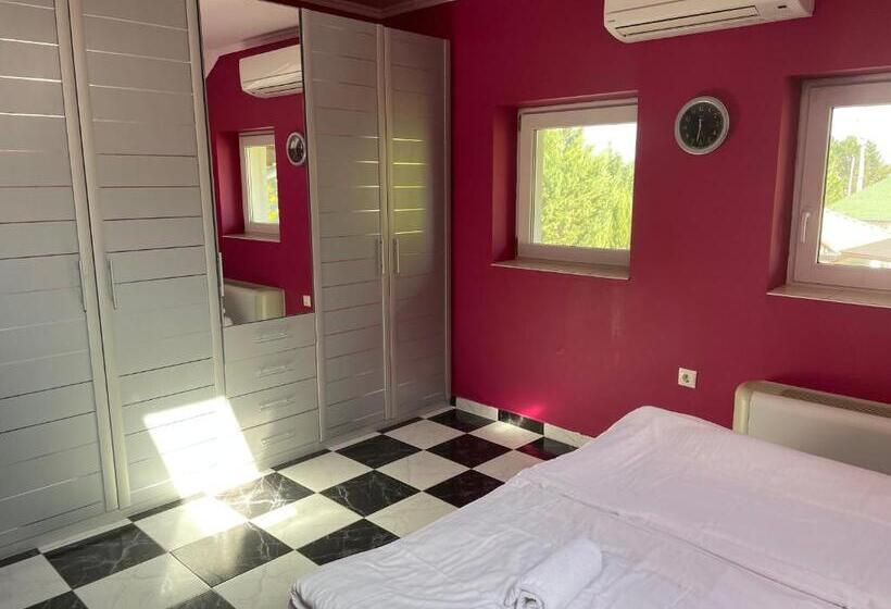 Семейный Номер, Bagolyvár Inárcs