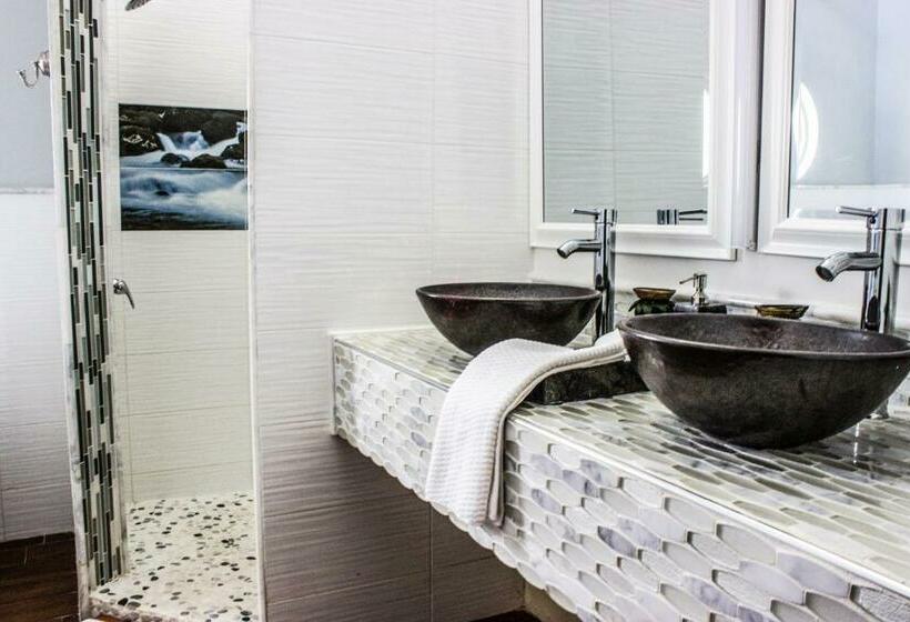 اتاق سوپریور با تخت بزرگ, Bella Noni B&b