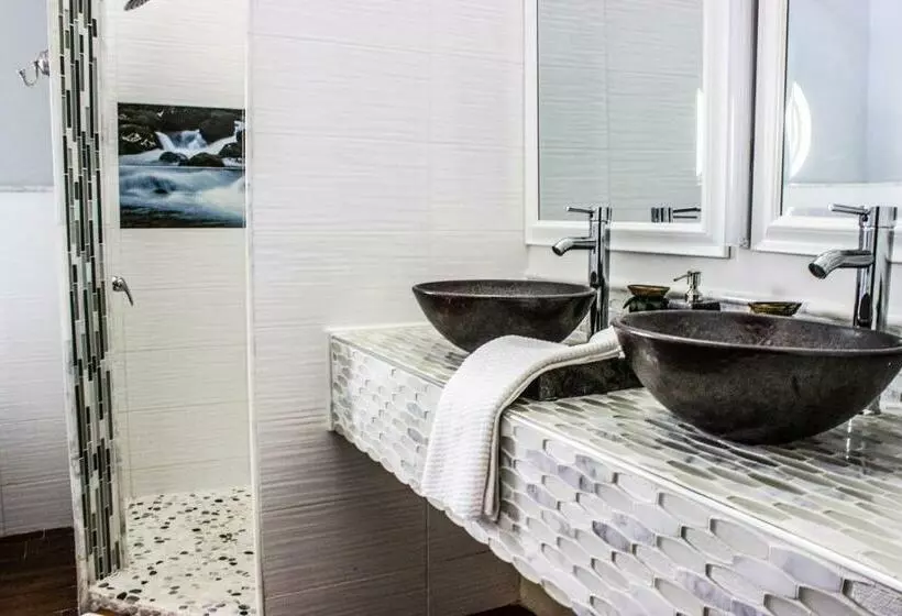 اتاق سوپریور با تخت بزرگ, Bella Noni B&b