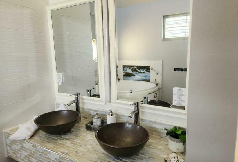 اتاق سوپریور با تخت بزرگ, Bella Noni B&b