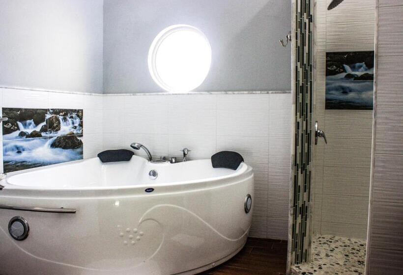 اتاق سوپریور با تخت بزرگ, Bella Noni B&b