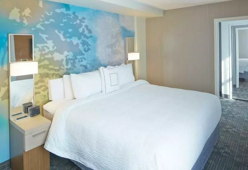 キングサイズベッドのスタンダードルーム, Courtyard By Marriott Lake George