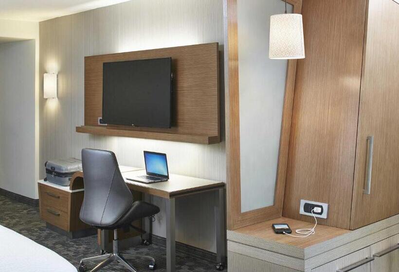 Люкс Кровать Кинг, Courtyard By Marriott Lake George