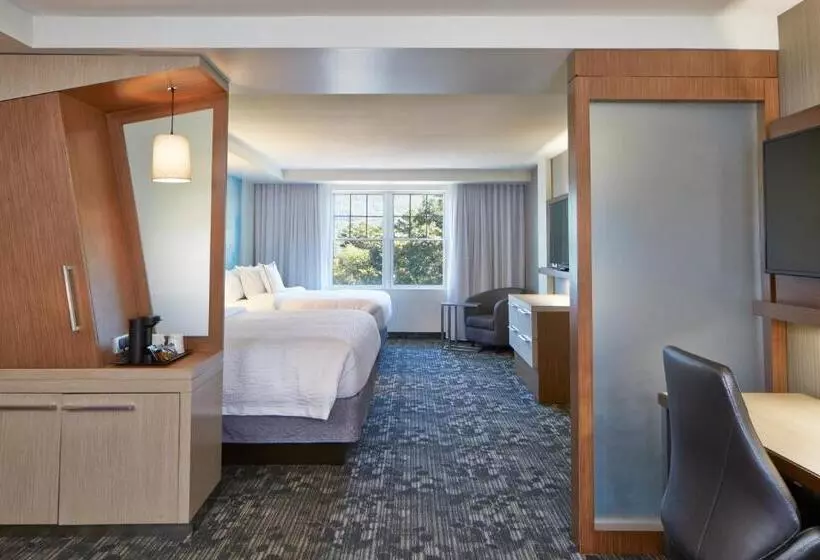 Standard studio with lake view, Courtyard By Marriott Lake George
