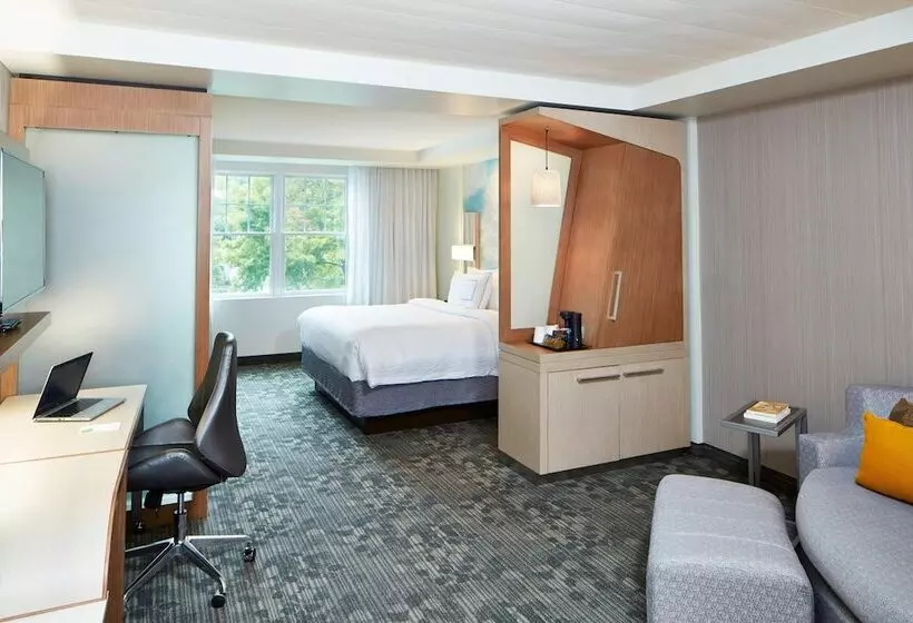 スイート, Courtyard By Marriott Lake George