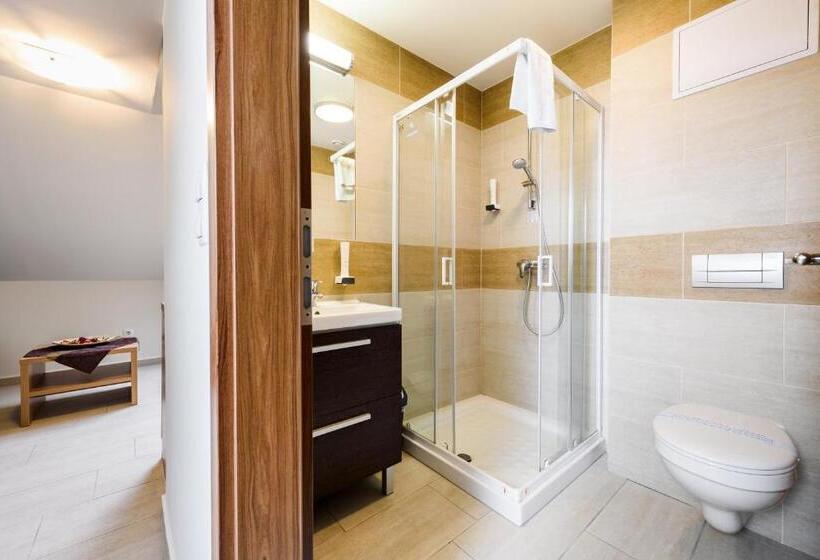 شقة دور أخير غرفة نوم واحدة, Garzon Plaza