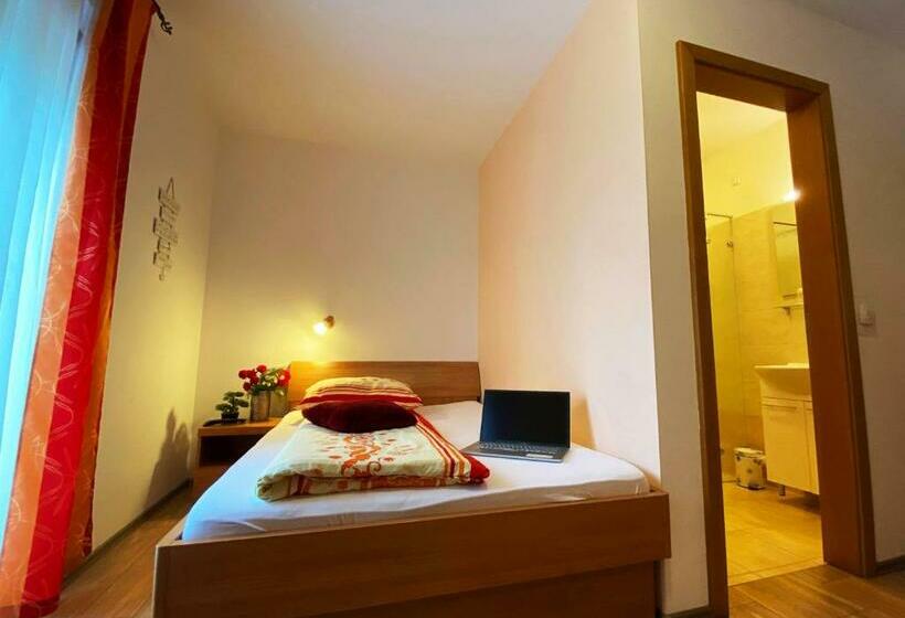 اتاق استاندارد یک نفره, Guesthouse Mesec Zaplana