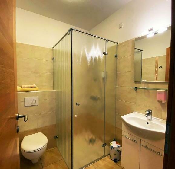 اتاق استاندارد یک نفره, Guesthouse Mesec Zaplana