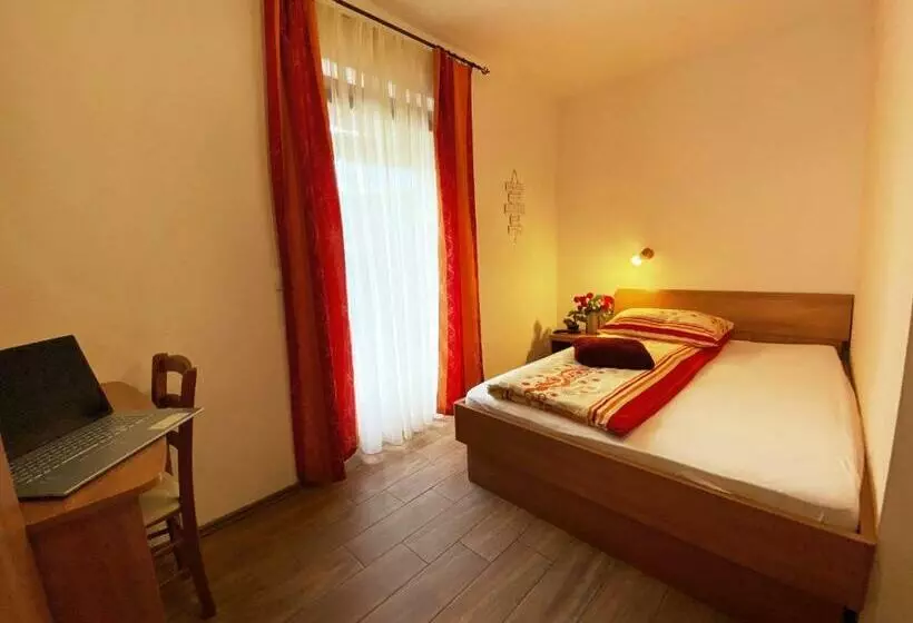اتاق استاندارد یک نفره, Guesthouse Mesec Zaplana