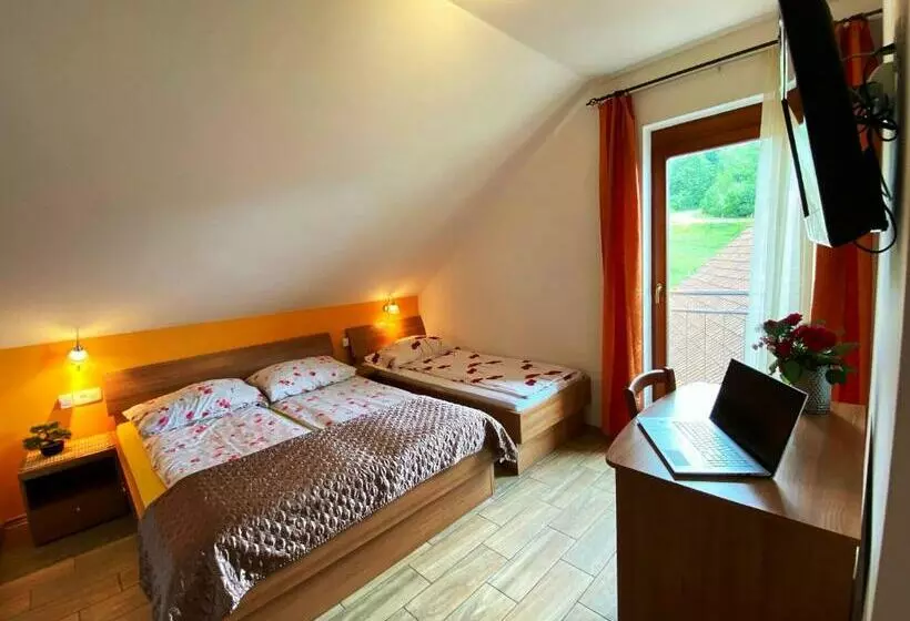 اتاق استاندارد سه نفره, Guesthouse Mesec Zaplana
