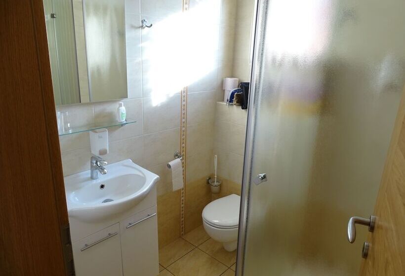 اتاق خانوادگی, Guesthouse Mesec Zaplana