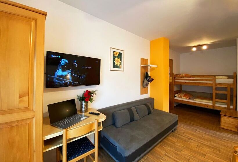 اتاق خانوادگی, Guesthouse Mesec Zaplana