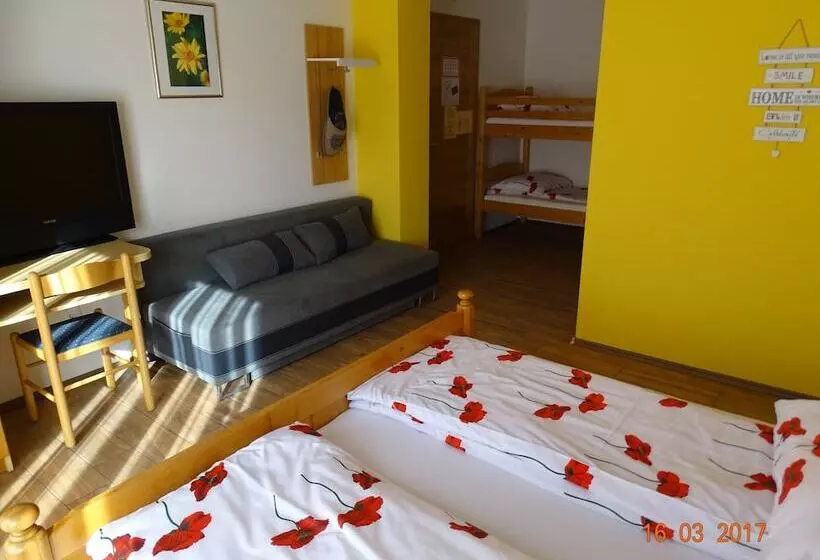اتاق خانوادگی, Guesthouse Mesec Zaplana
