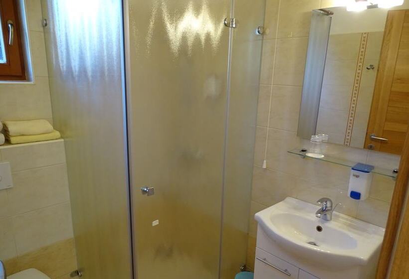 اتاق اکونومی, Guesthouse Mesec Zaplana