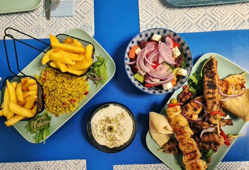 اتاق استاندارد یک نفره, Malinowski Economy