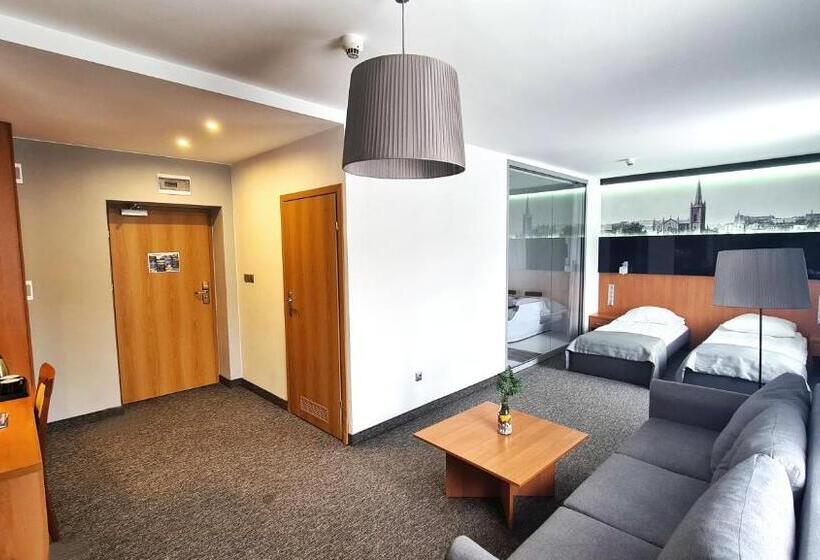 استودیوی استاندارد, Malinowski Economy