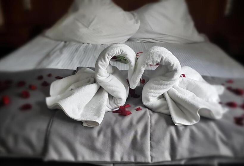 استودیوی استاندارد, Malinowski Economy