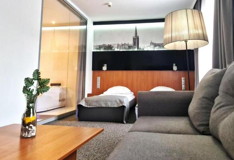 استودیوی استاندارد, Malinowski Economy